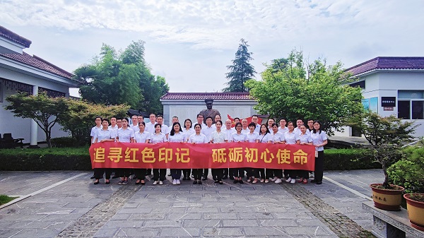地产集团本部党支部开展“状畎红色印记 砥砺初心使命”主题党日活动